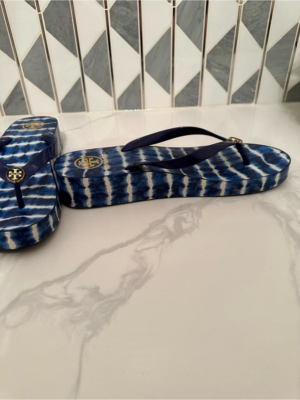 NWOT Tory Burch Blue Tie Dye Wedge Flip Flops- Size 11 - Picture 8 of 9